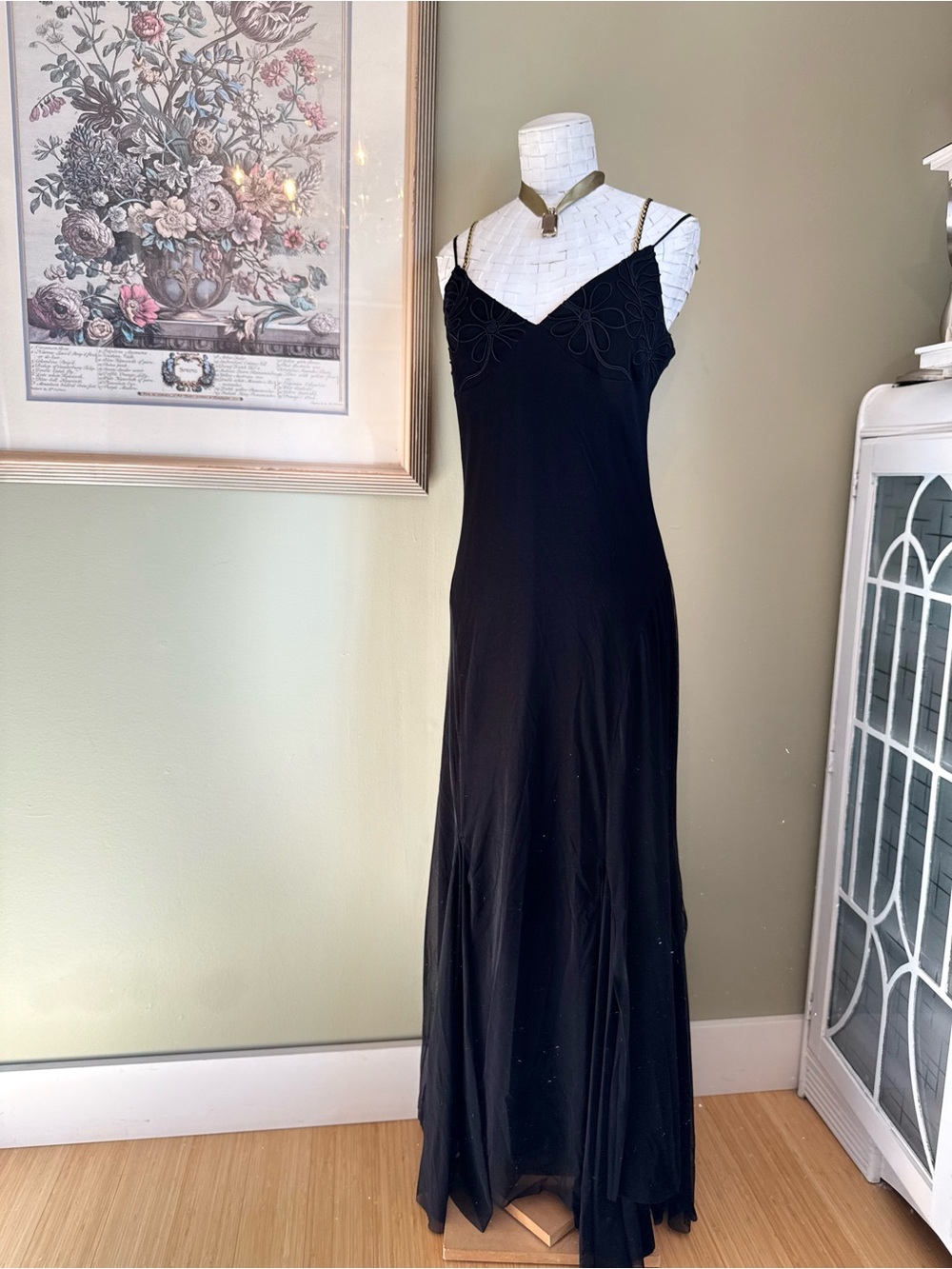 Vintage Y2K Black Embroidery Maxi Dress Gold Metallic Straps Sz 36
Descripti